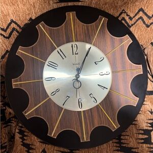 Vintage Midcentury MCM 70’s Sunburst Wall Clock Black Woodgrain Gold Verichron